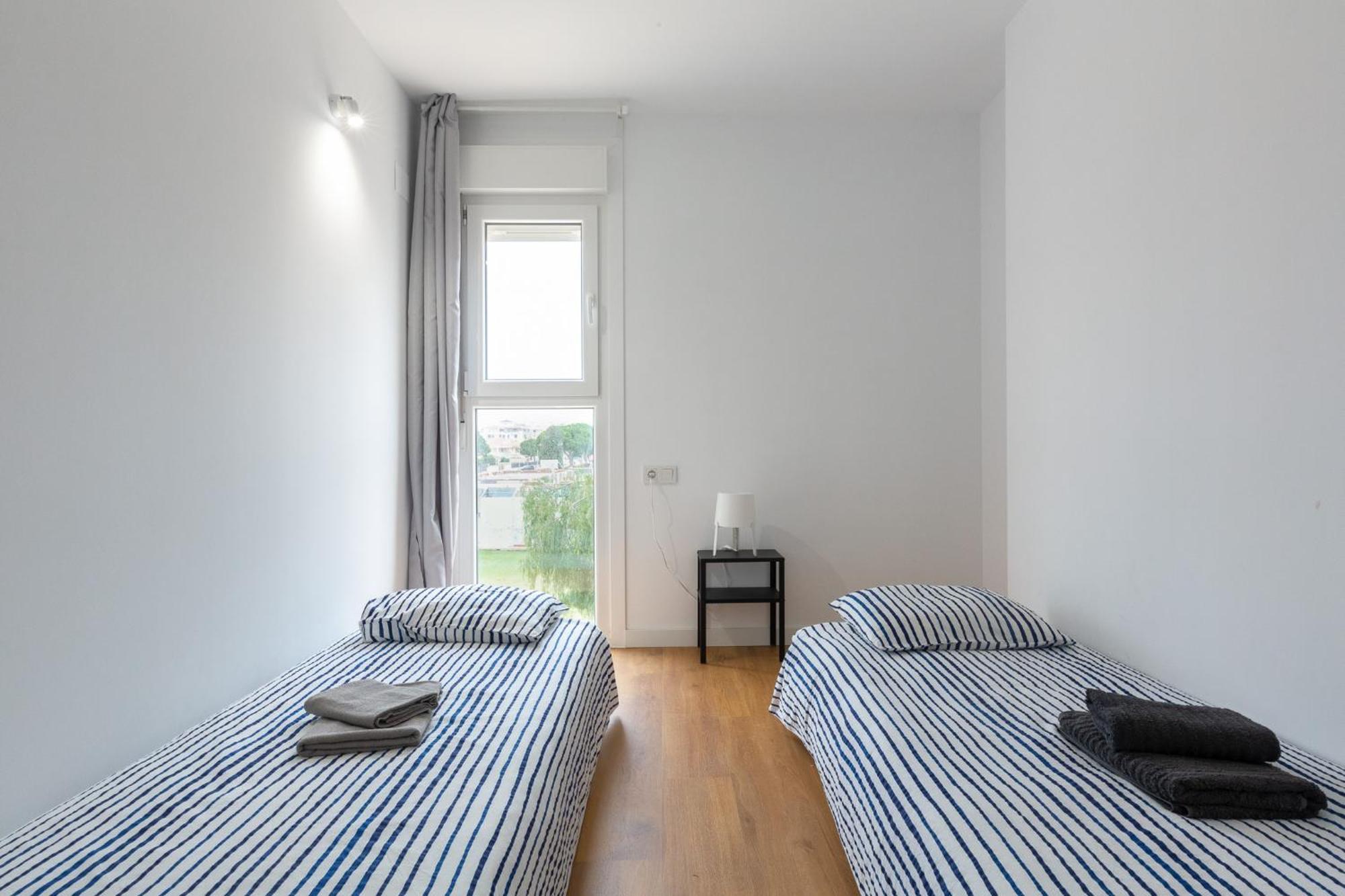 En Canet Al Mar, Junto Playa Y Con Piscina Apartment *