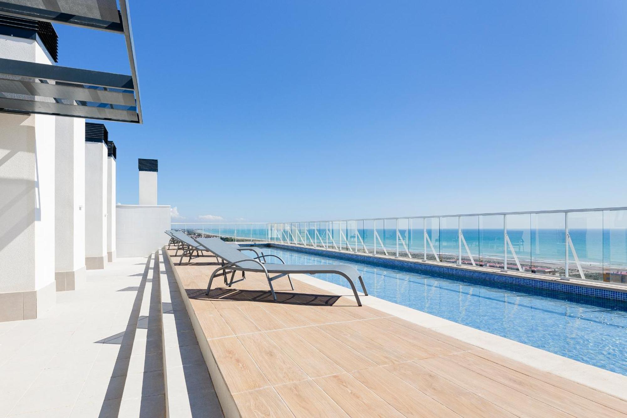 En Canet Al Mar, Junto Playa Y Con Piscina Apartamento